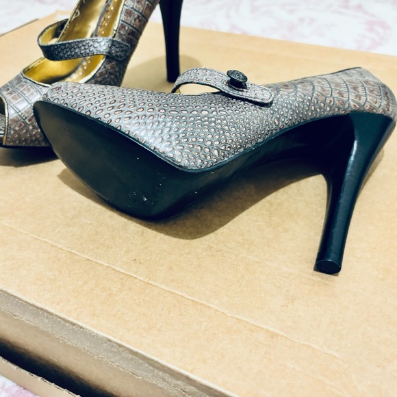 Hale Bob Platform Leather Heels - size 7 EUC - Picture 3 of 10